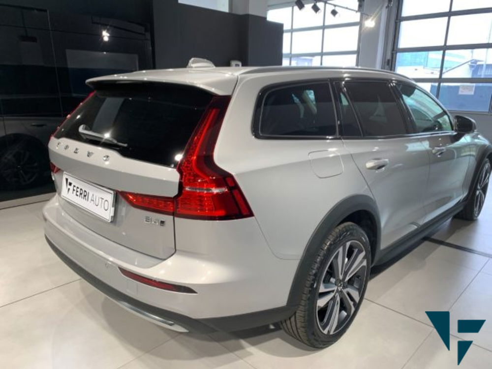 Volvo V60 Cross Country nuova a Udine (5)