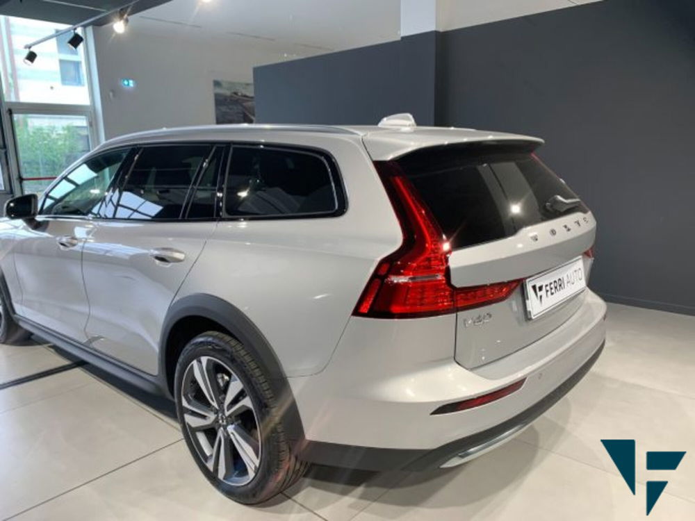 Volvo V60 Cross Country nuova a Udine (7)