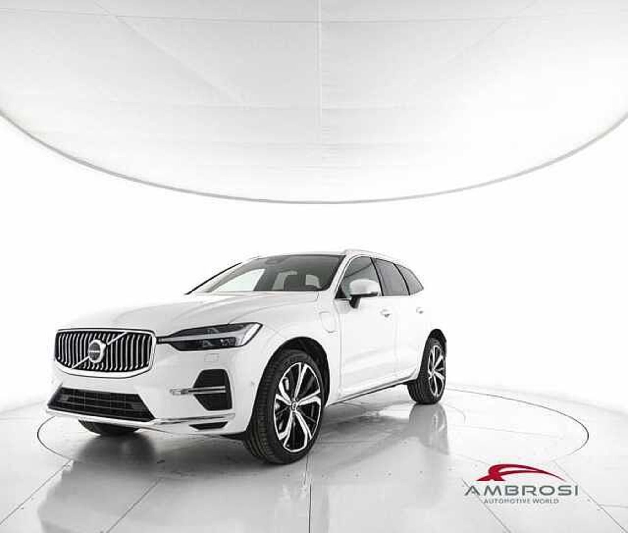 Volvo XC60 T6 Recharge AWD Plug-in Hybrid automatico Plus Bright nuova a Viterbo