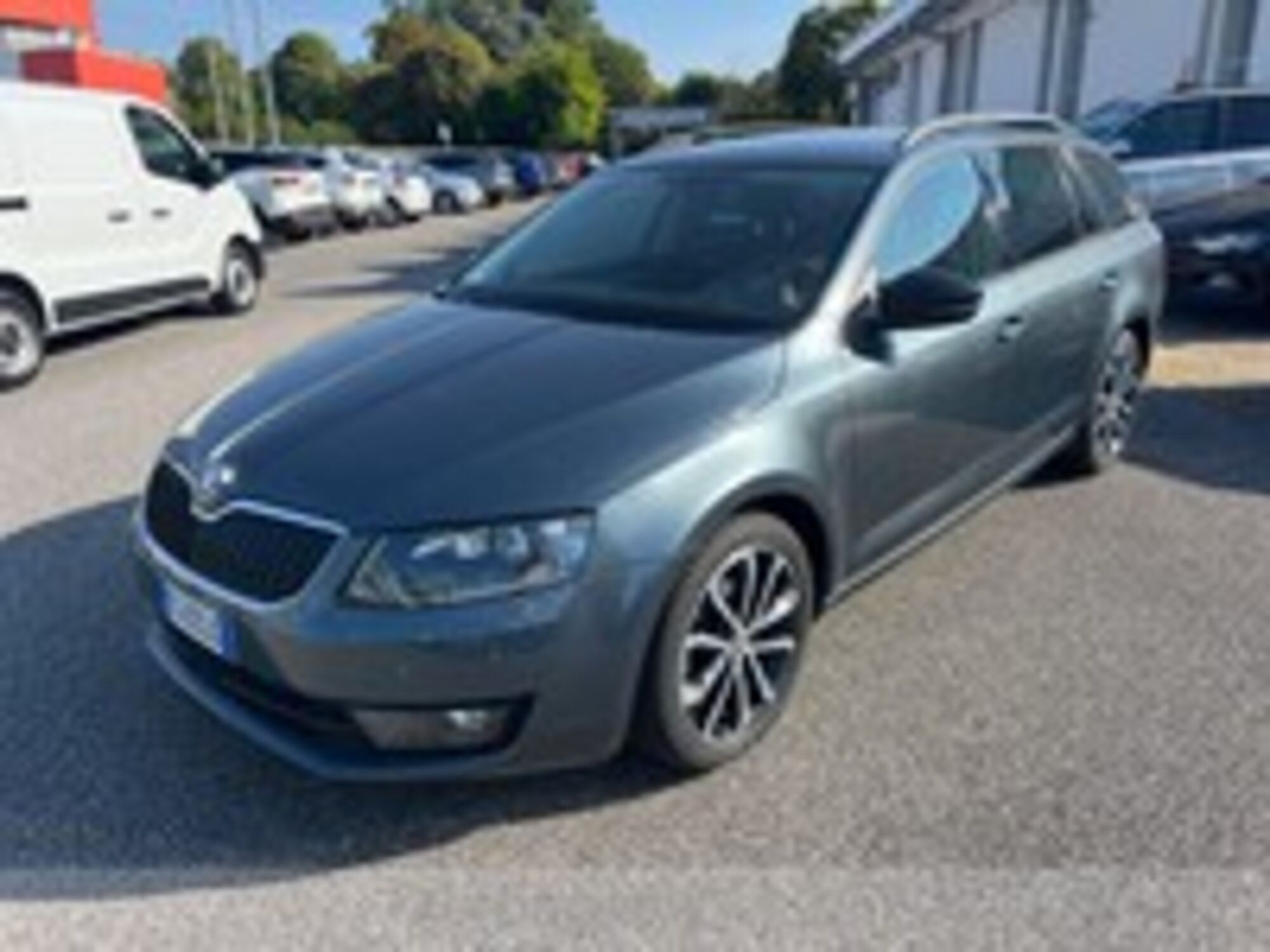 Skoda Octavia Station Wagon 1.0 TSI Wagon Design Edition  del 2016 usata a Pordenone