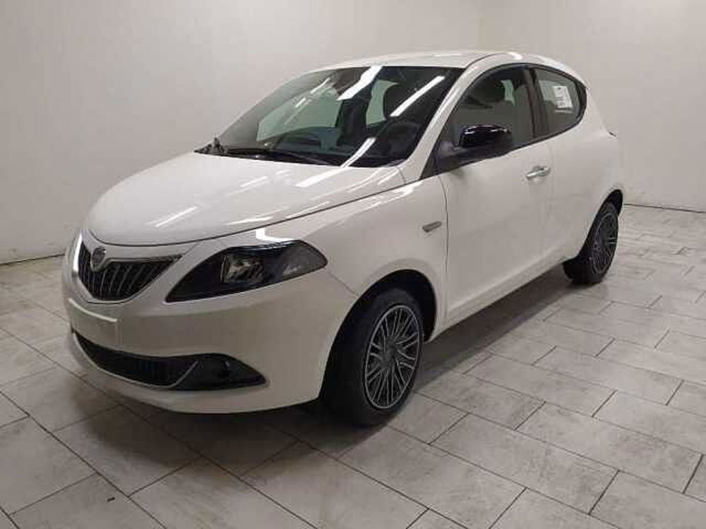 Lancia Ypsilon nuova a Cuneo