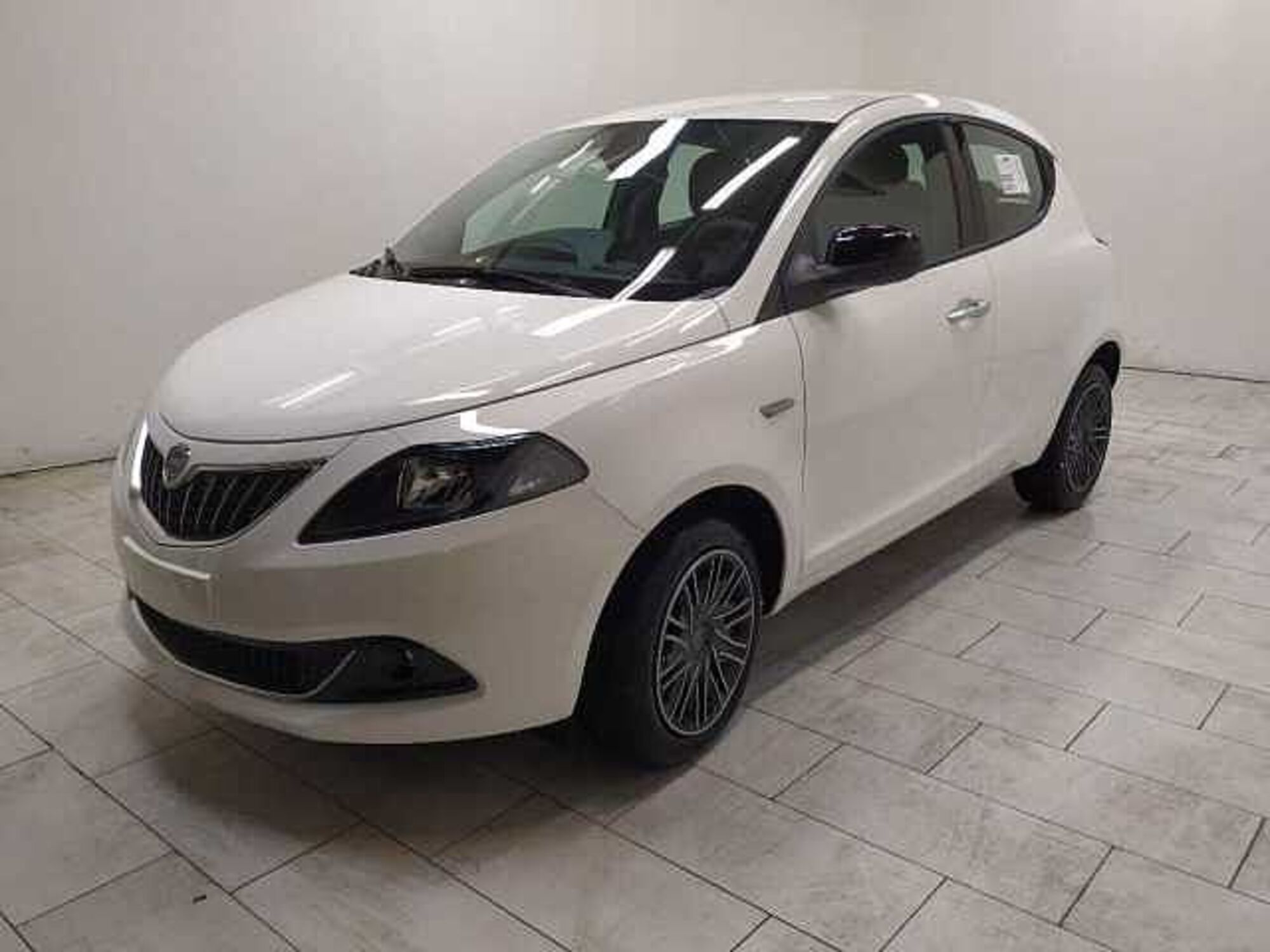 Lancia Ypsilon 1.0 FireFly 5 porte S&amp;S Hybrid Ecochic Gold  nuova a Cuneo