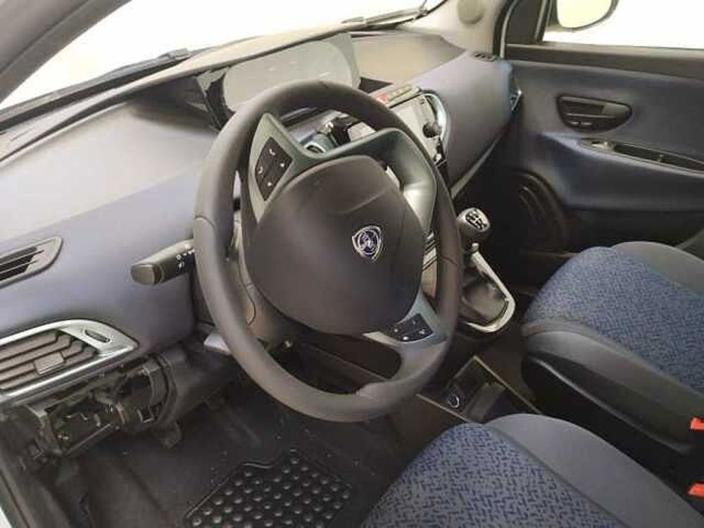 Lancia Ypsilon nuova a Cuneo (13)