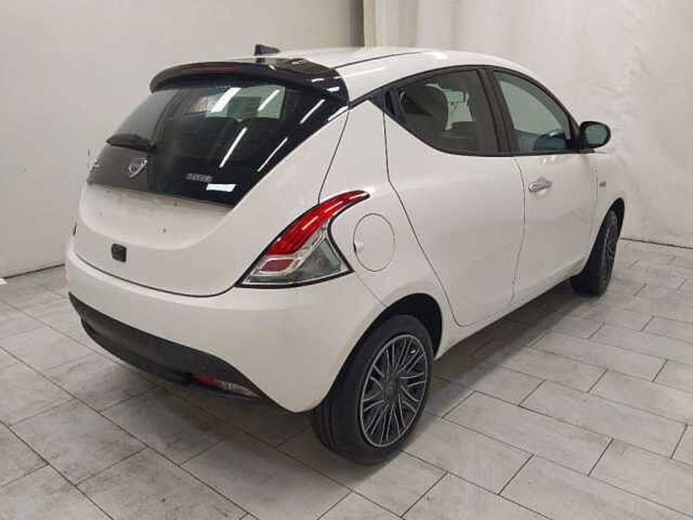 Lancia Ypsilon nuova a Cuneo (4)