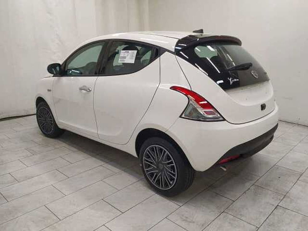 Lancia Ypsilon nuova a Cuneo (6)