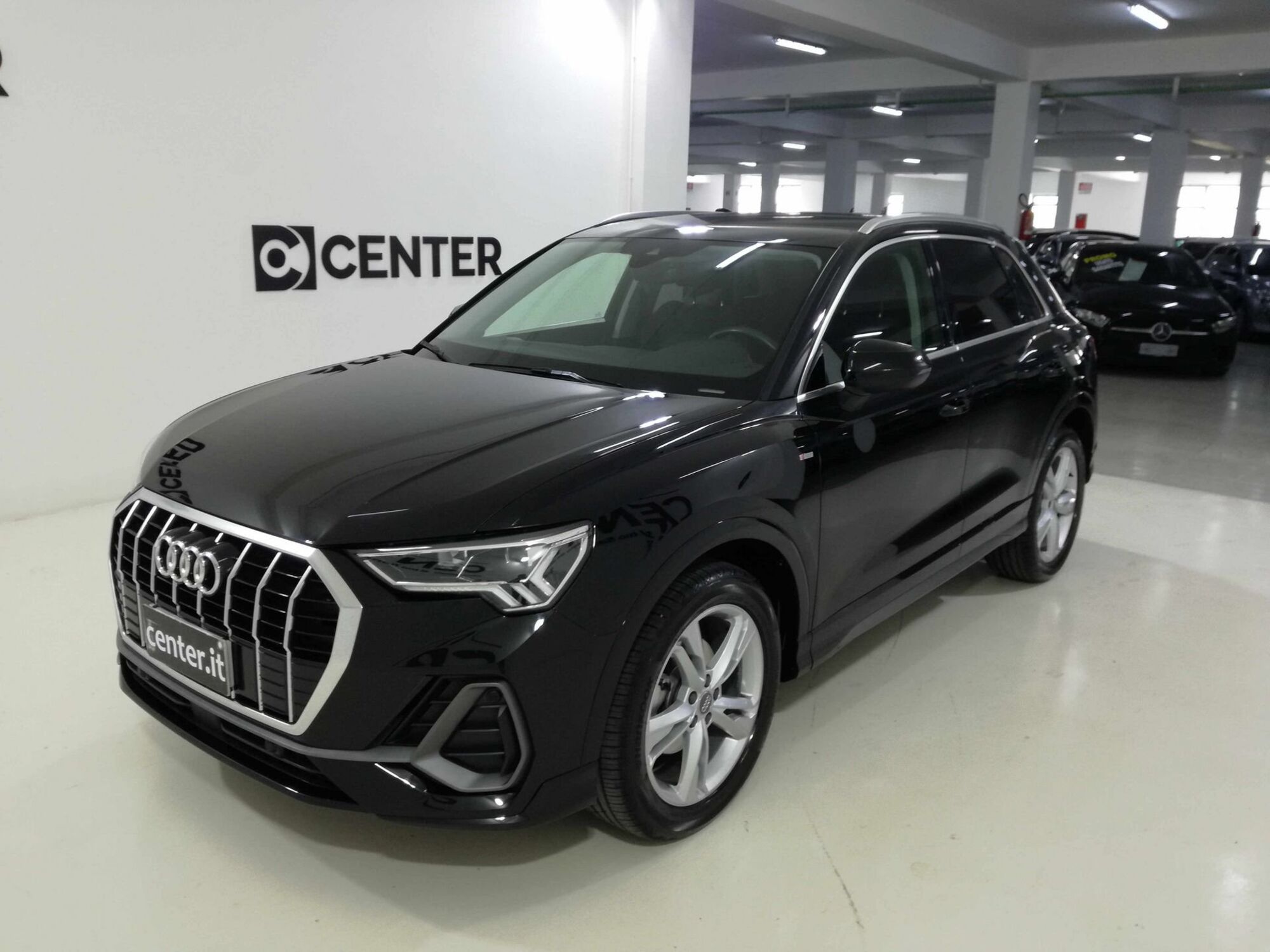 Audi Q3 2.0 TDI quattro S tronic Edition del 2019 usata a Salerno