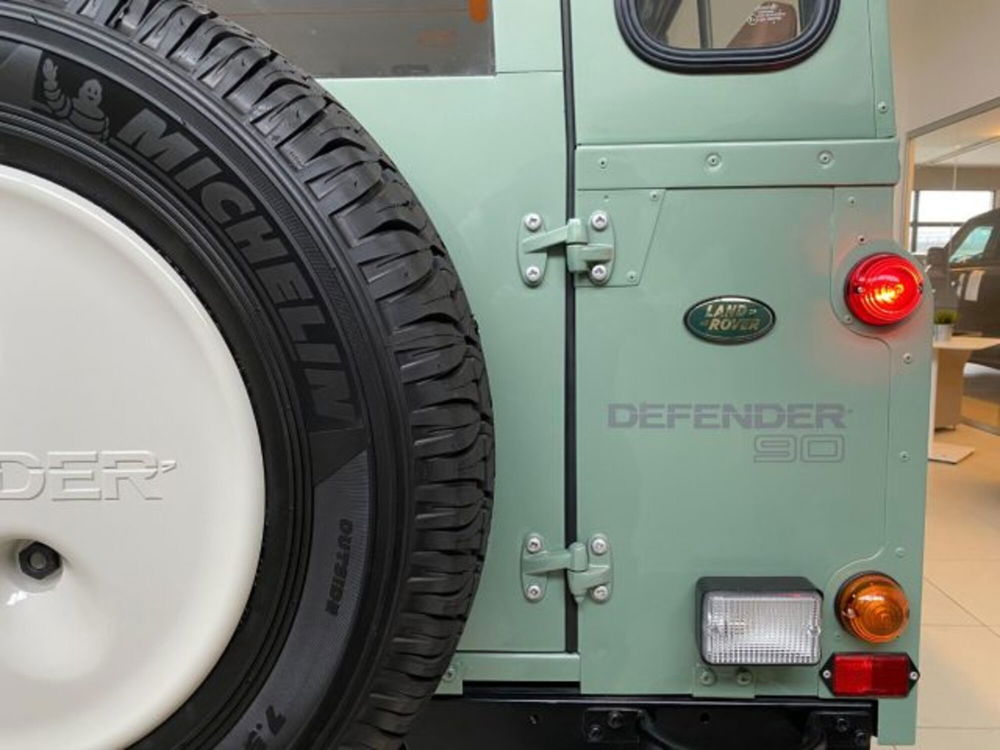 Land Rover Defender usata a Livorno (17)