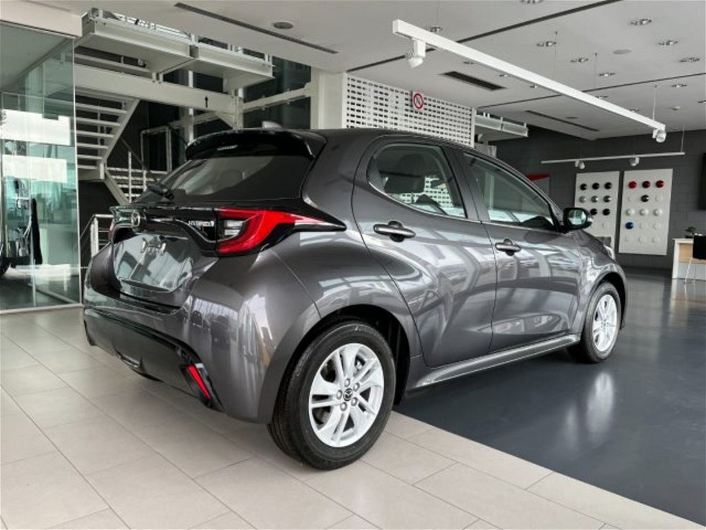 Mazda Mazda2 Hybrid 1.5 VVT e-CVT Full Hybrid Electric Agile nuova a Gubbio (5)