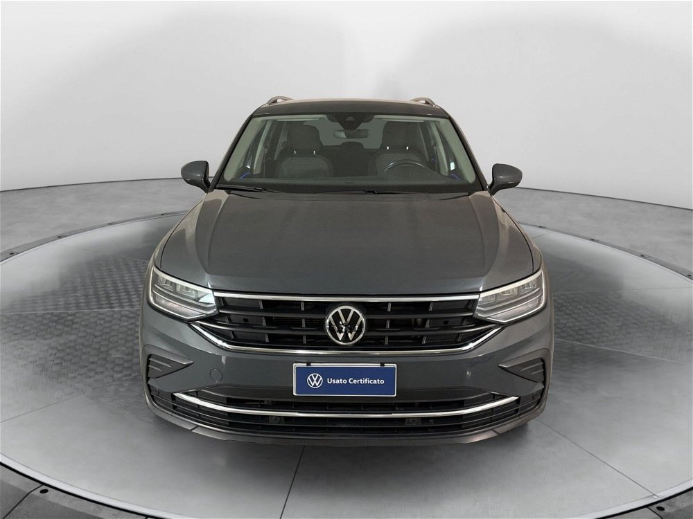 Volkswagen Tiguan 2.0 TDI 150 CV SCR DSG 4MOTION Life del 2021 usata a Carnago (2)