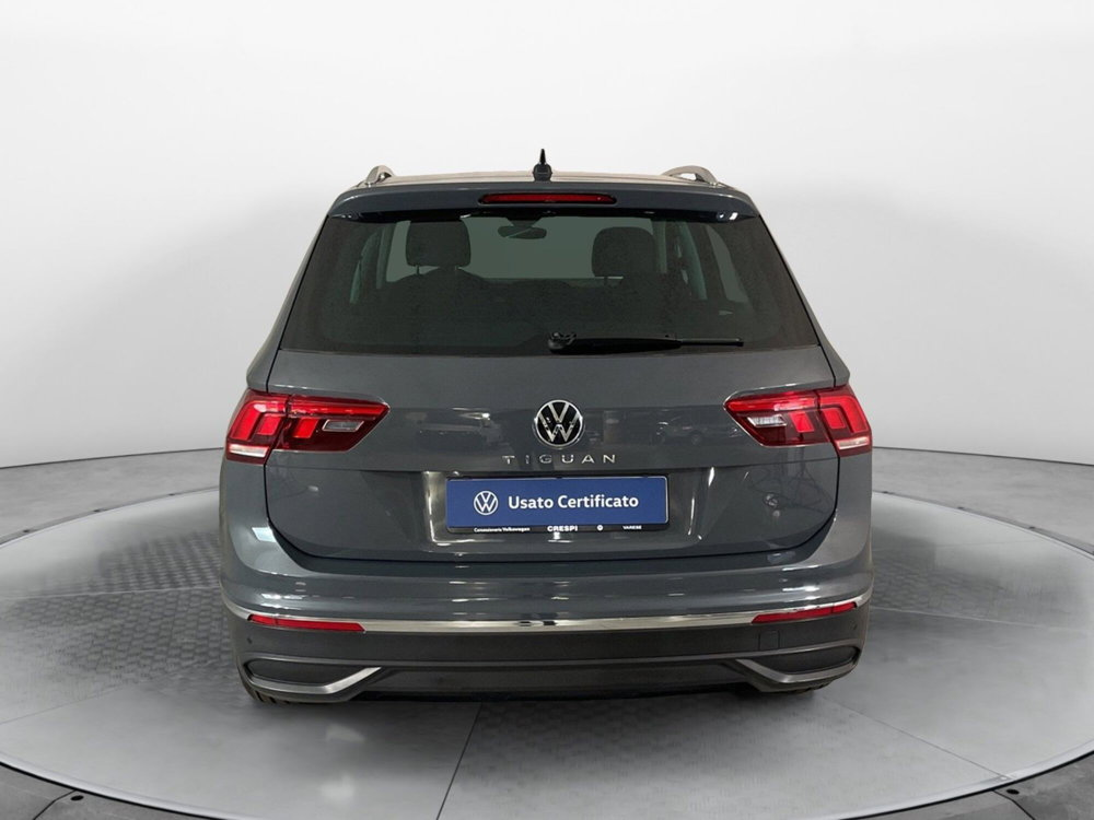 Volkswagen Tiguan 2.0 TDI 150 CV SCR DSG 4MOTION Life del 2021 usata a Carnago (5)