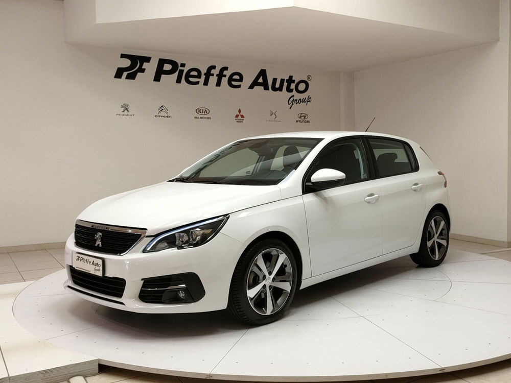 Peugeot 308 1.2 puretech t Active Pack s&s 130cv eat8 del 2020 usata a Teramo