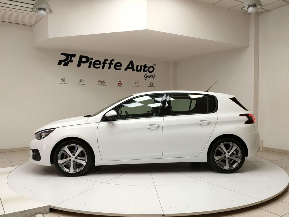 Peugeot 308 1.2 puretech t Active Pack s&s 130cv eat8 del 2020 usata a Teramo (2)