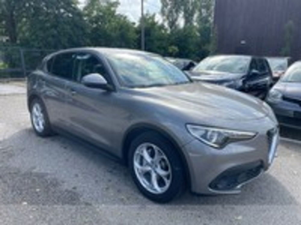 Alfa Romeo Stelvio Stelvio 2.2 t Sprint rwd 160cv auto del 2017 usata a Pordenone (2)