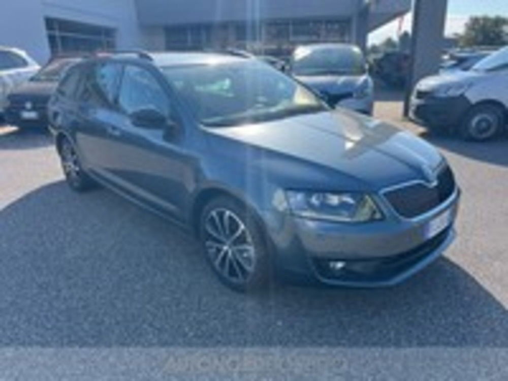 Skoda Octavia Station Wagon 1.0 TSI Wagon Design Edition  del 2016 usata a Pordenone (3)