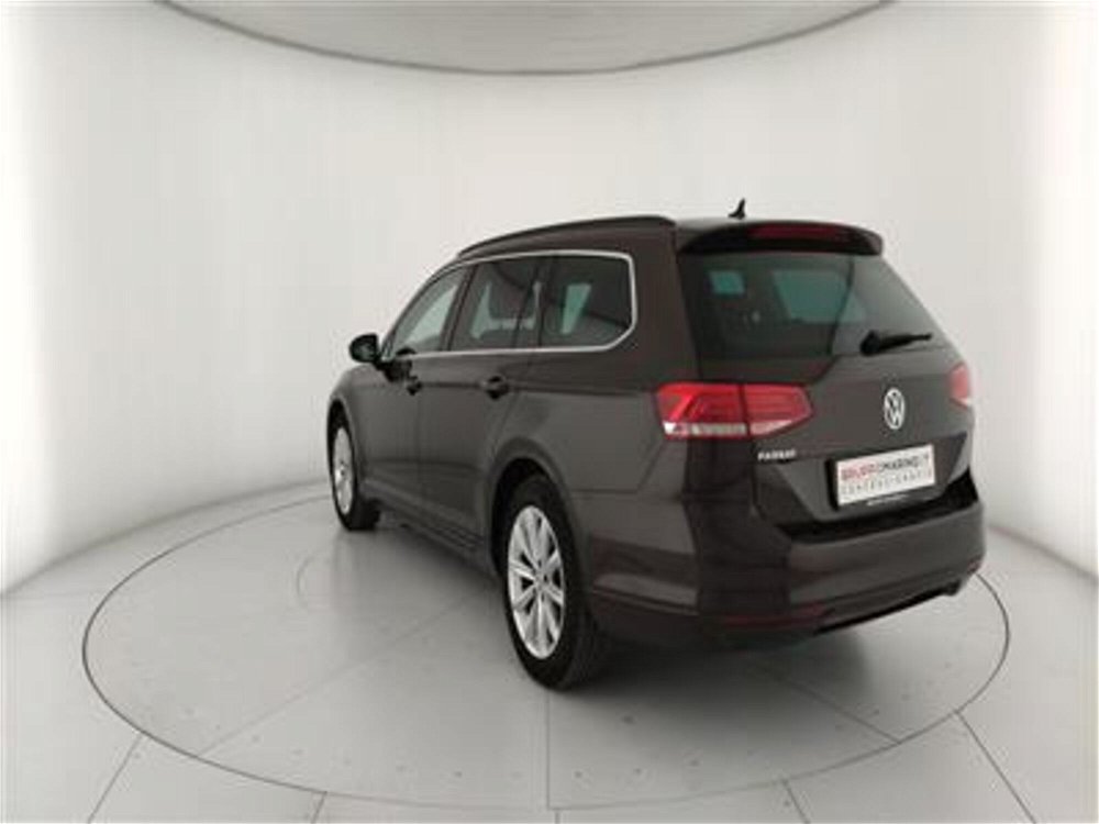 Volkswagen Passat Variant 1.6 TDI Comfortline BM.Tech. del 2017 usata a Bari (5)