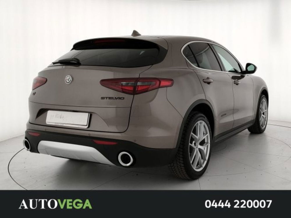 Alfa Romeo Stelvio usata a Vicenza (3)