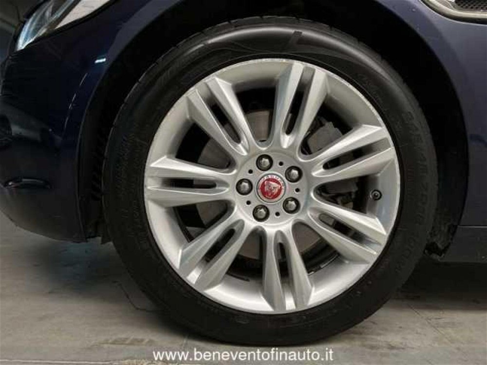 Jaguar XE 2.0 D 180 CV AWD aut. Pure  del 2018 usata a Pratola Serra (5)