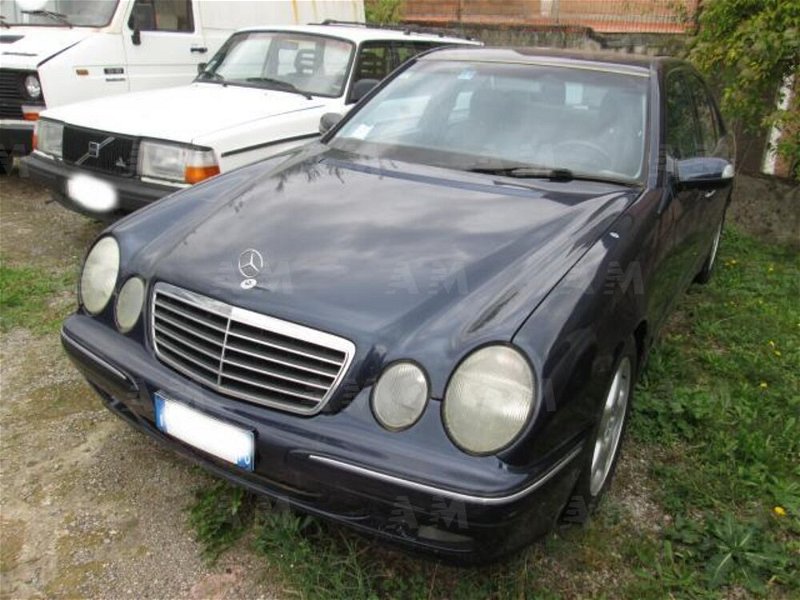 Mercedes-Benz Classe E 200 Kompressor cat Avantgarde my 97 del 2000 usata a Lamporecchio