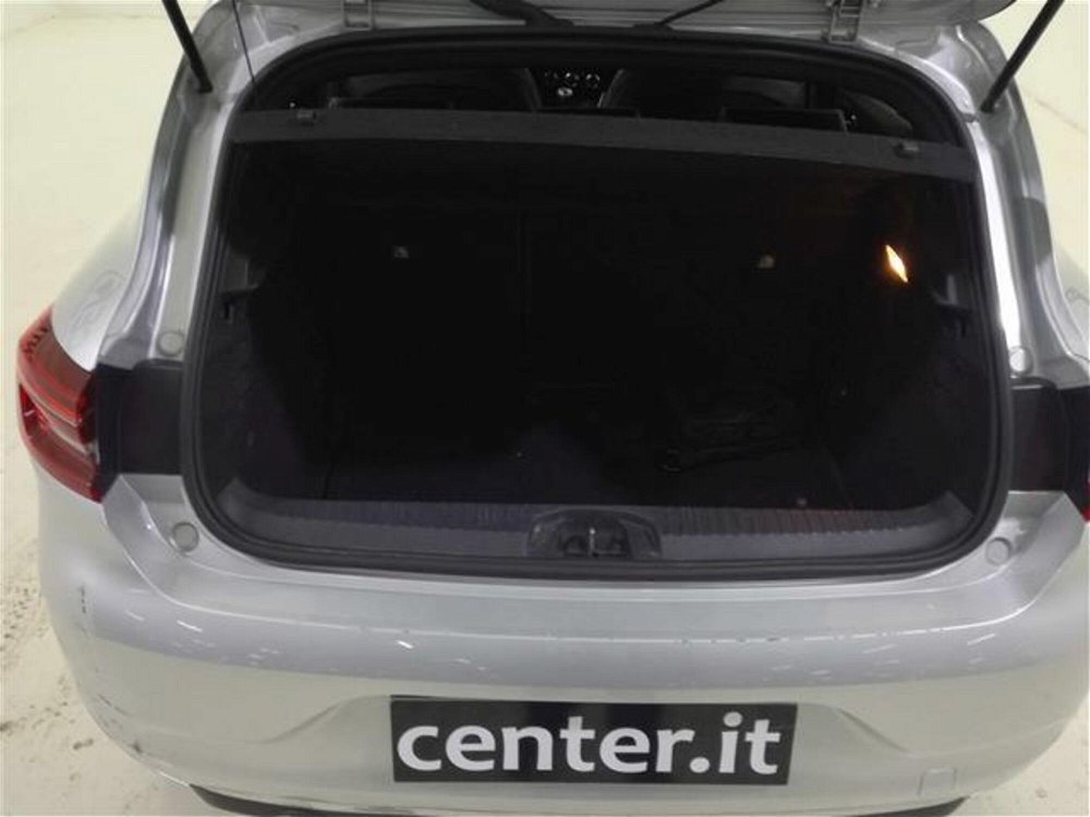 Renault Clio 1.0 tce Evolution Gpl 100cv del 2022 usata a Salerno (5)