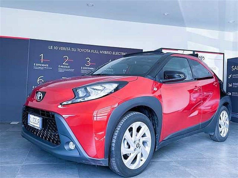 Toyota Aygo X 1.0 VVT-i 72 CV 5 porte Trend del 2022 usata a Rende