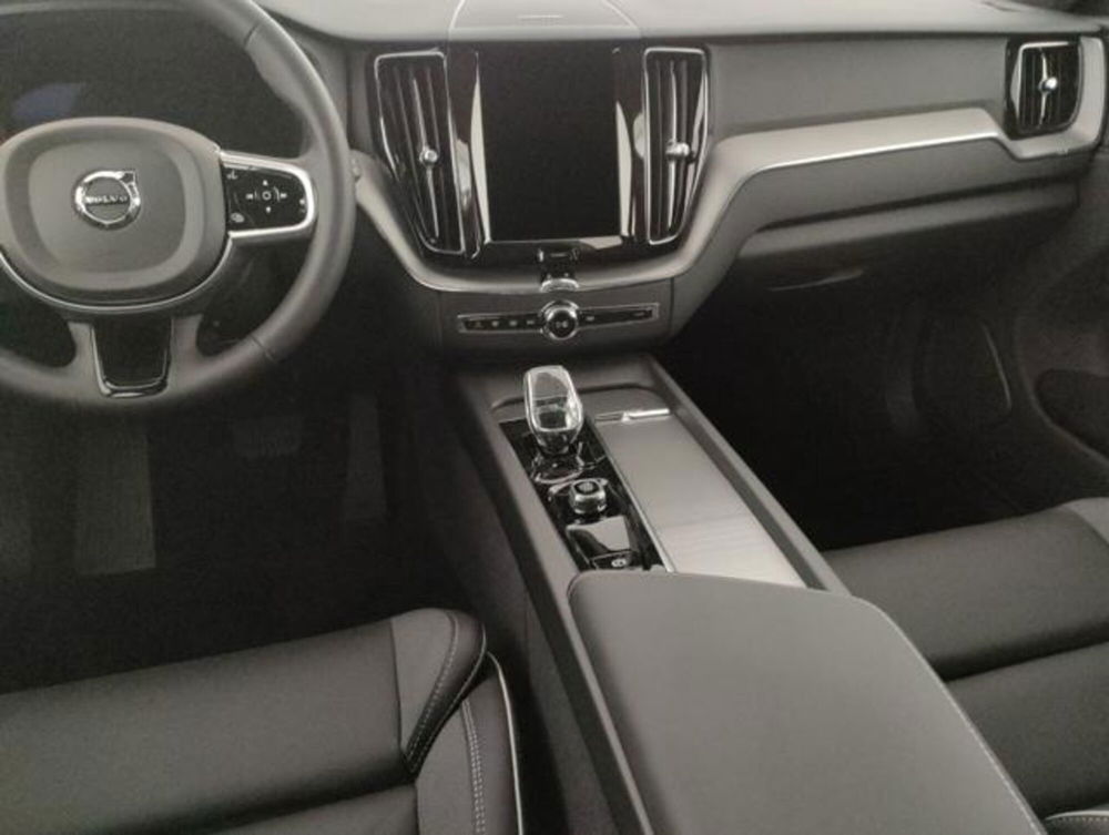 Volvo XC60 nuova a Modena (14)