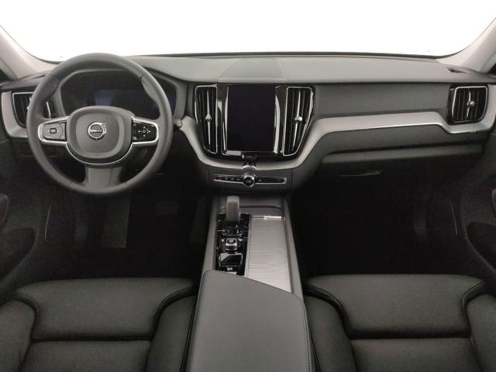 Volvo XC60 nuova a Modena (10)