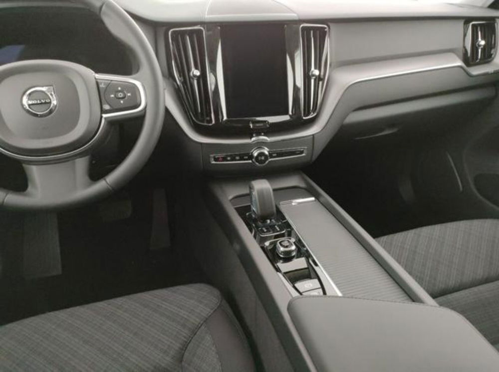 Volvo XC60 nuova a Modena (14)