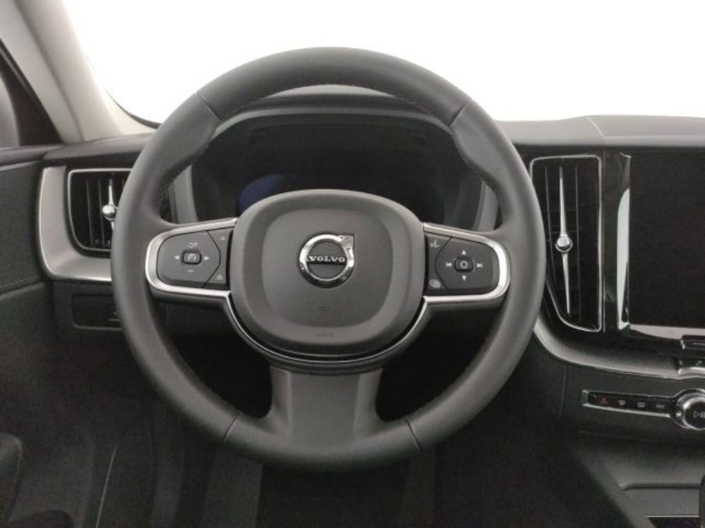 Volvo XC60 nuova a Modena (13)