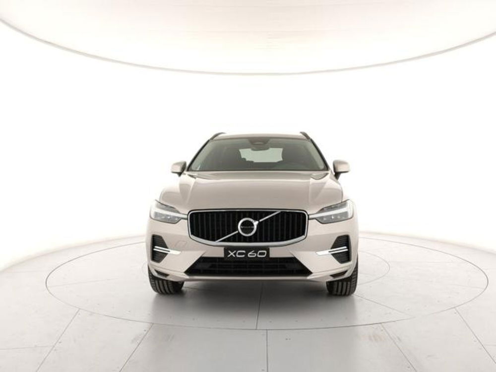 Volvo XC60 nuova a Modena (7)