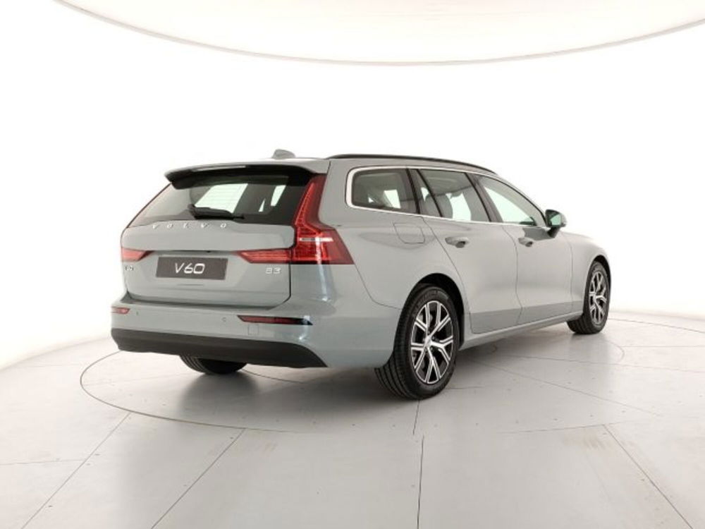 Volvo V60 nuova a Modena (5)