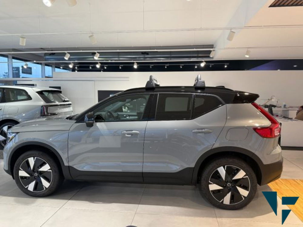 Volvo XC40 nuova a Udine (4)