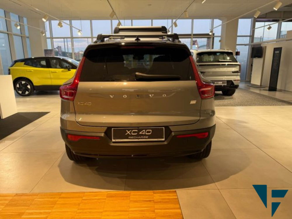 Volvo XC40 nuova a Udine (7)