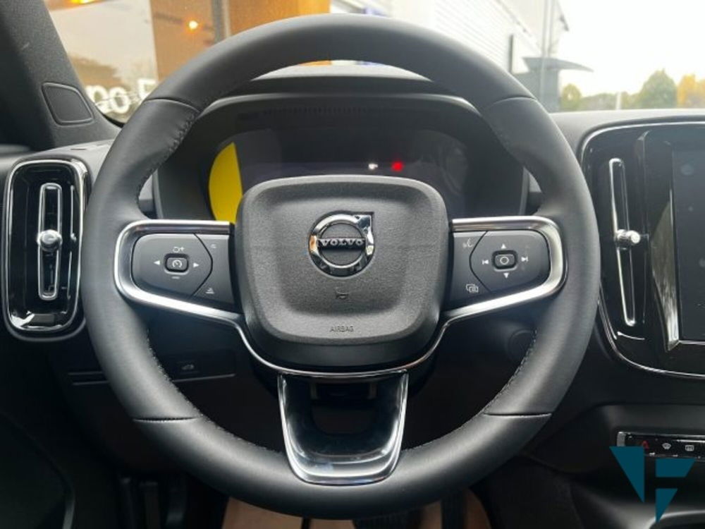 Volvo XC40 nuova a Udine (11)