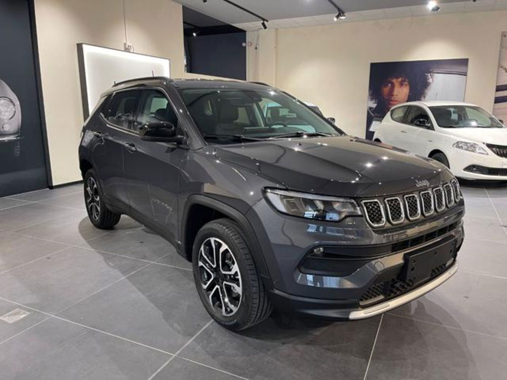 Jeep Compass nuova a Aosta (7)