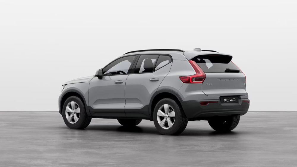 Volvo XC40 B3 automatico Essential  nuova a Ferrara (4)