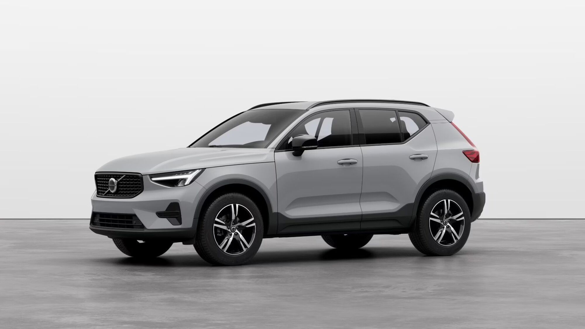 Volvo XC40 B3 automatico Plus Dark  nuova a Ferrara