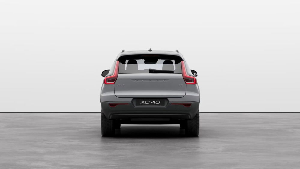 Volvo XC40 B3 automatico Plus Dark  nuova a Ferrara (5)