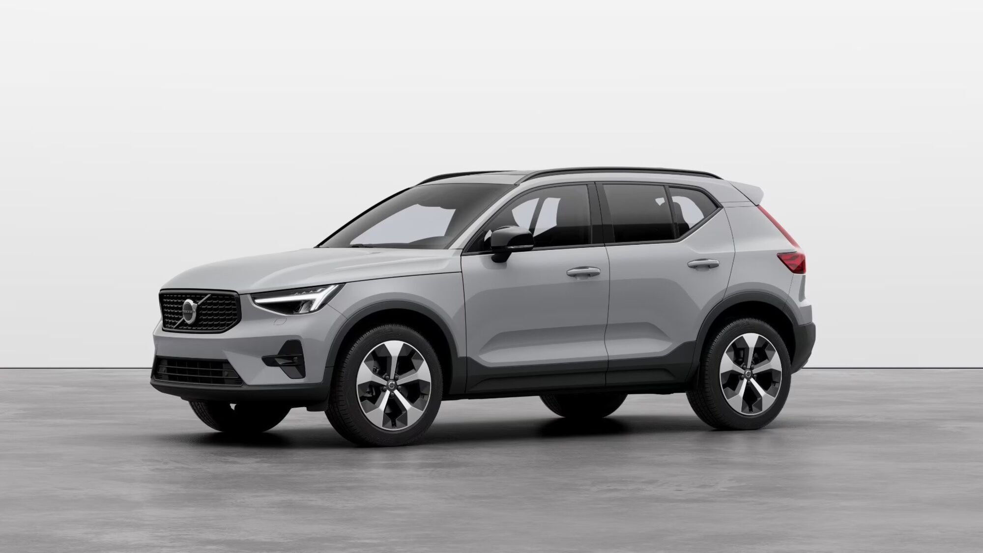 Volvo XC40 B3 automatico Ultimate Dark  nuova a Ferrara