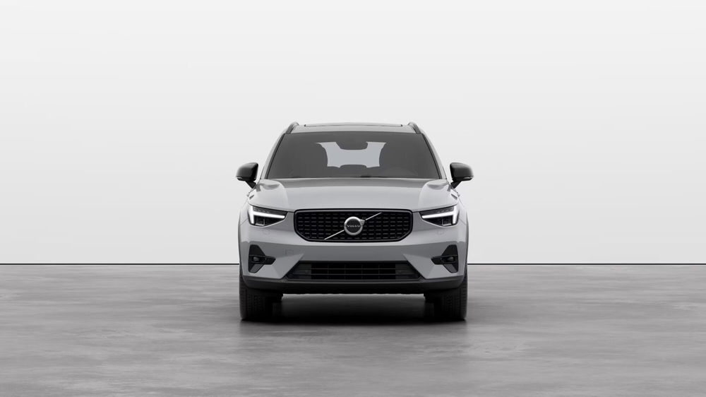 Volvo XC40 B4 automatico Ultimate Dark  nuova a Ferrara (2)