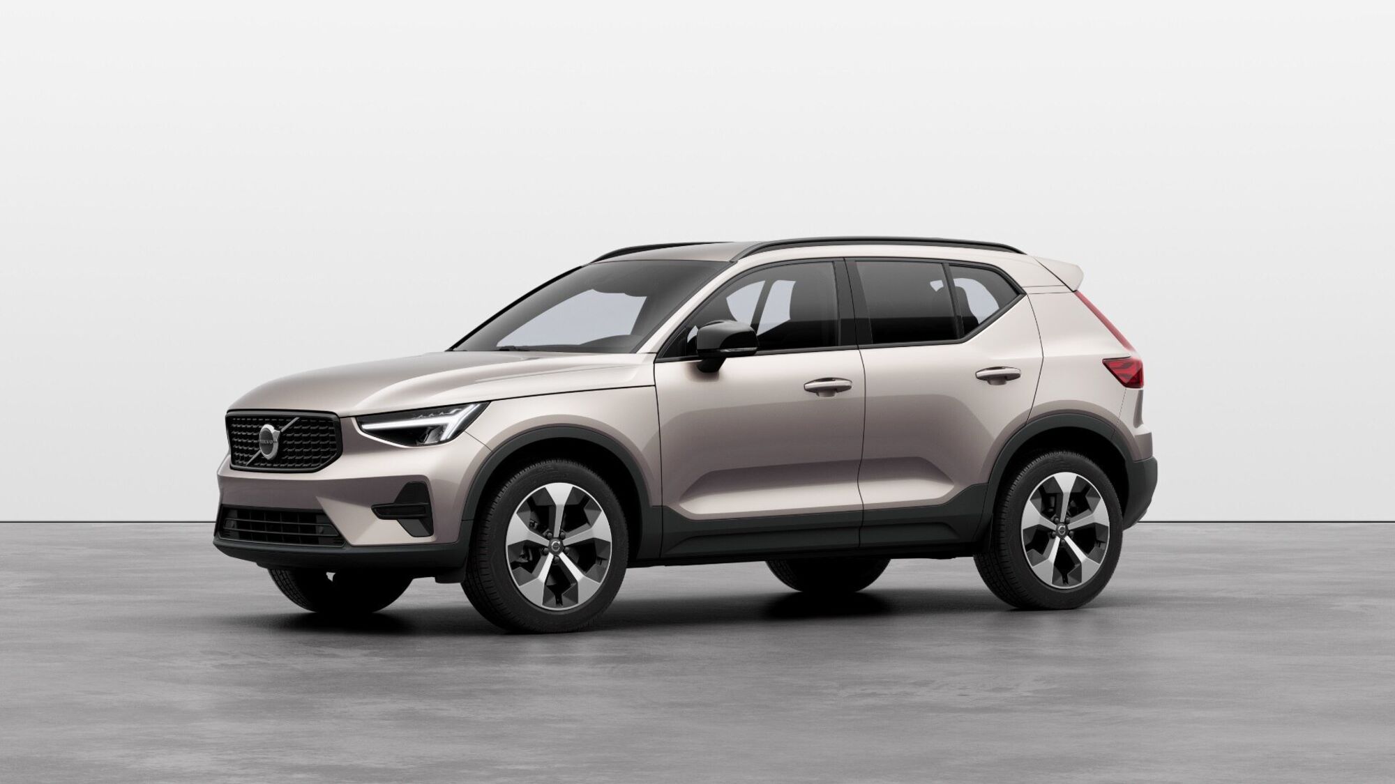 Volvo XC40 B3 automatico Plus Dark  nuova a Ferrara