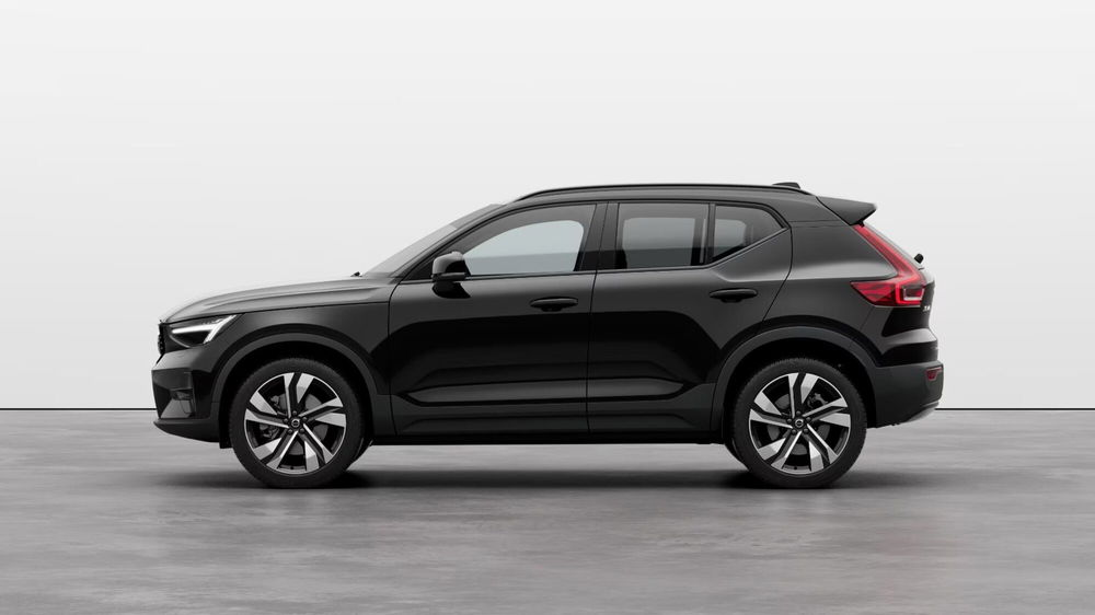 Volvo XC40 B4 automatico Ultimate Dark  nuova a Ferrara (3)