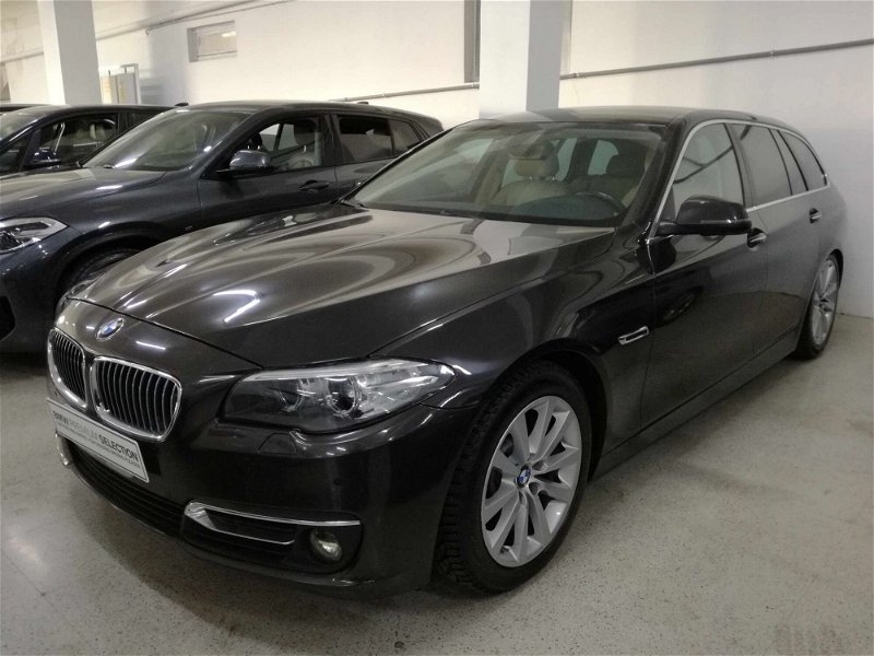 BMW Serie 5 Touring 520d xDrive  Business aut. my 14 del 2016 usata a Salerno