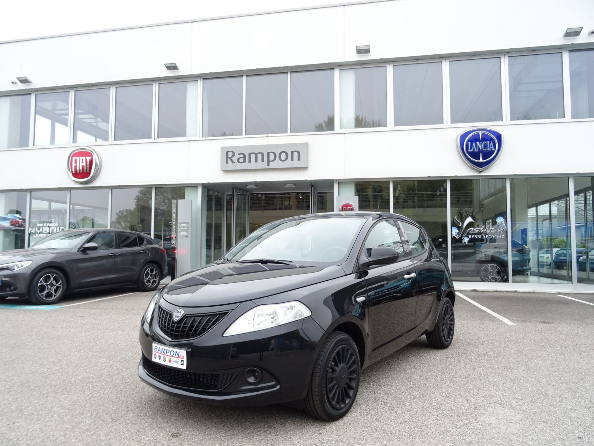 Lancia Ypsilon 1.0 FireFly 5 porte S&amp;S Hybrid Ecochic Silver  nuova a San Dona&#039; Di Piave