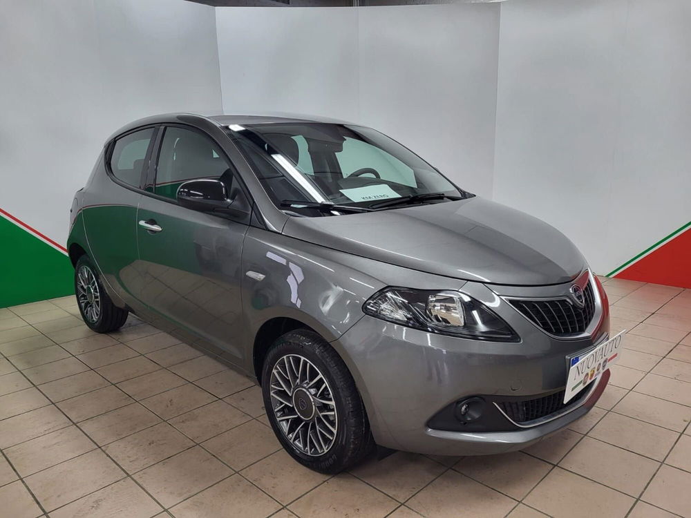 Lancia Ypsilon nuova a Arezzo (2)