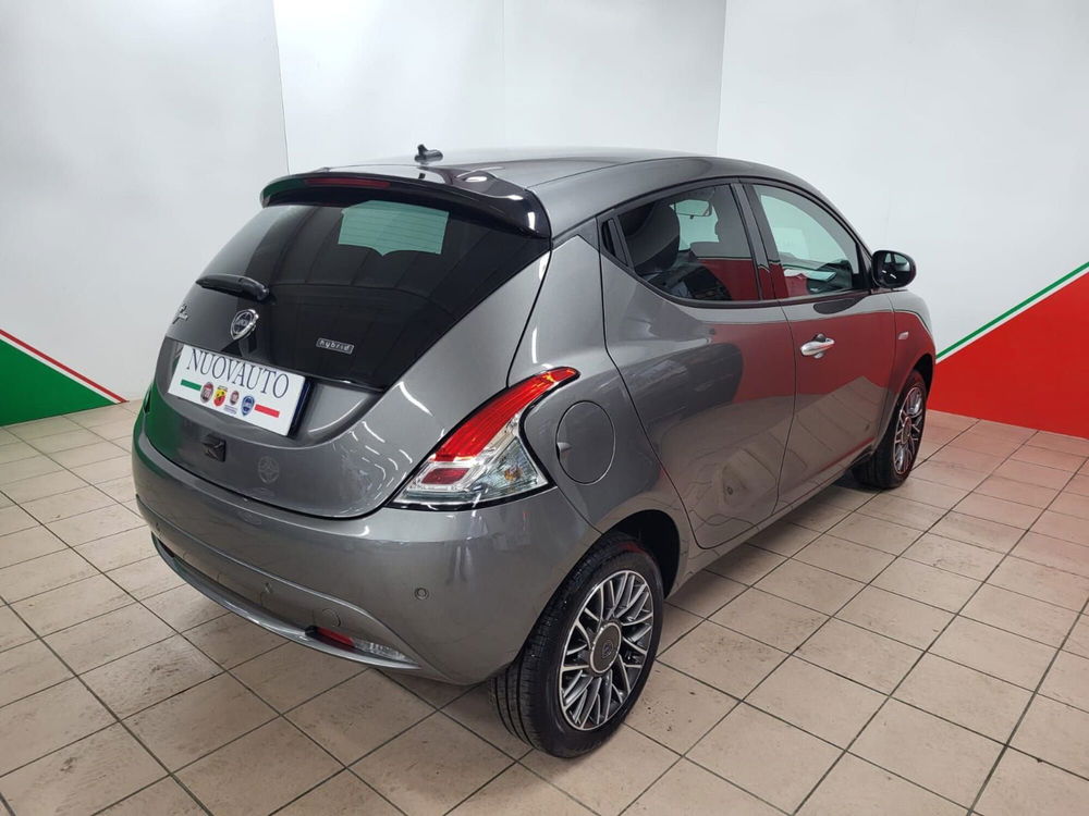 Lancia Ypsilon nuova a Arezzo (4)