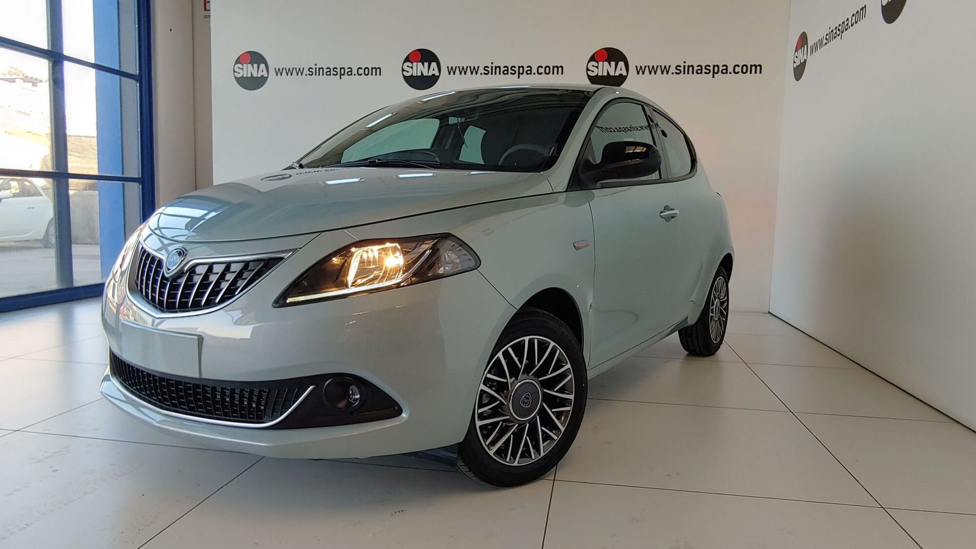 Lancia Ypsilon 1.0 FireFly 5 porte S&amp;S Hybrid Gold Plus nuova a Pordenone