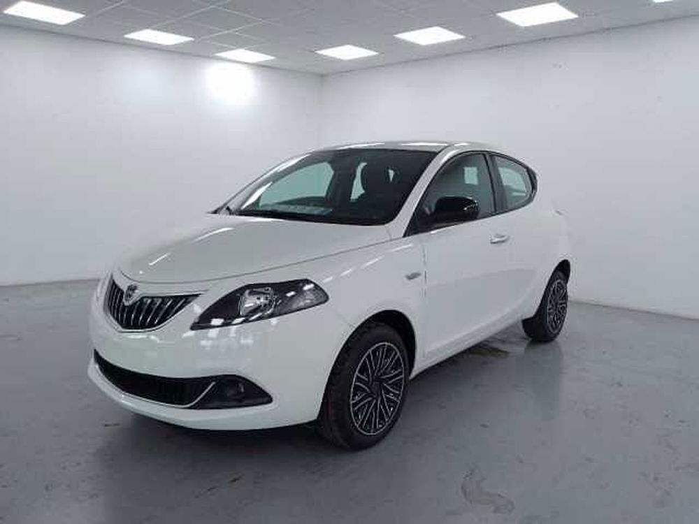 Lancia Ypsilon nuova a Cuneo