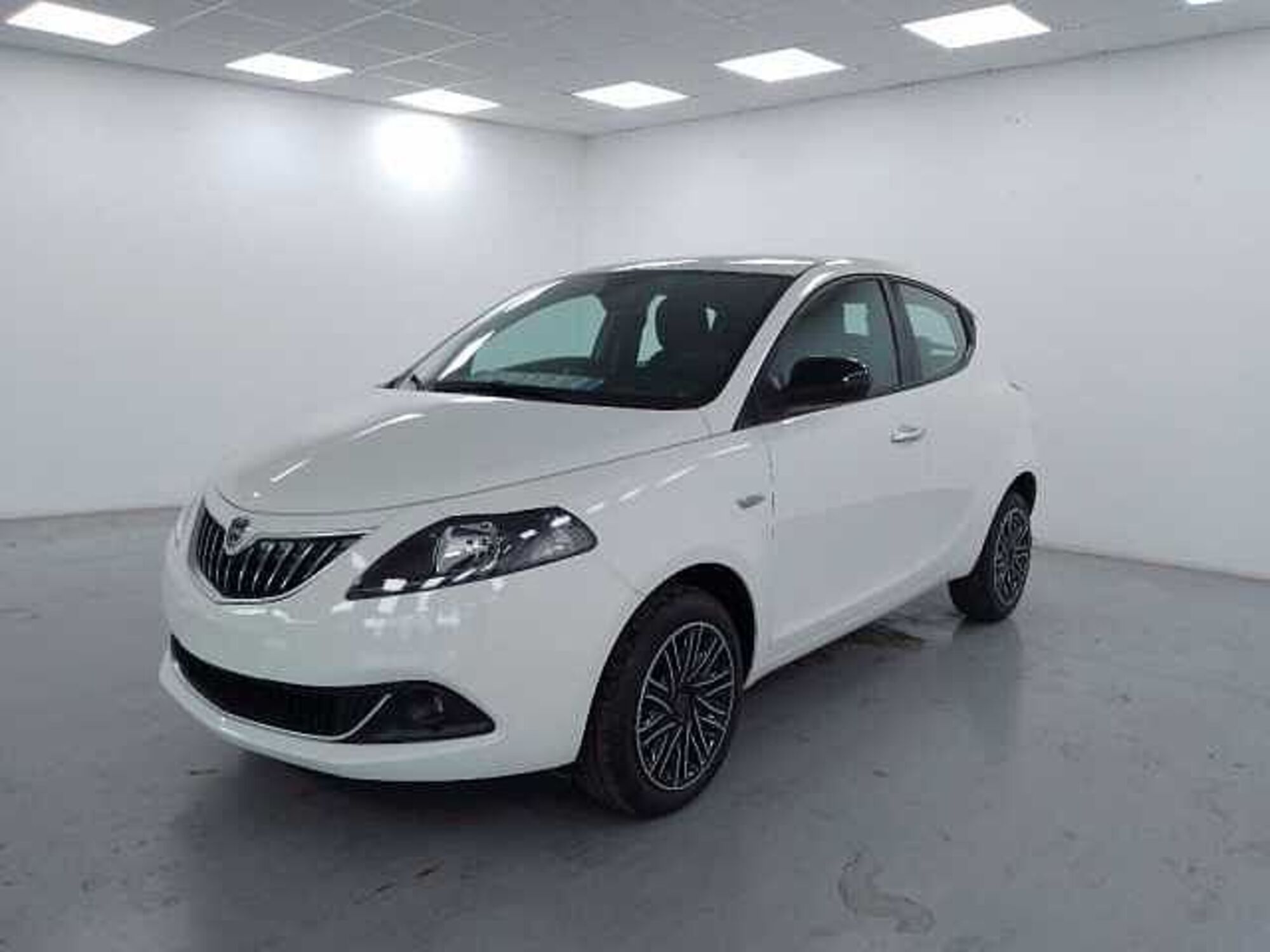 Lancia Ypsilon 1.0 FireFly 5 porte S&amp;S Hybrid Ecochic Gold  nuova a Cuneo