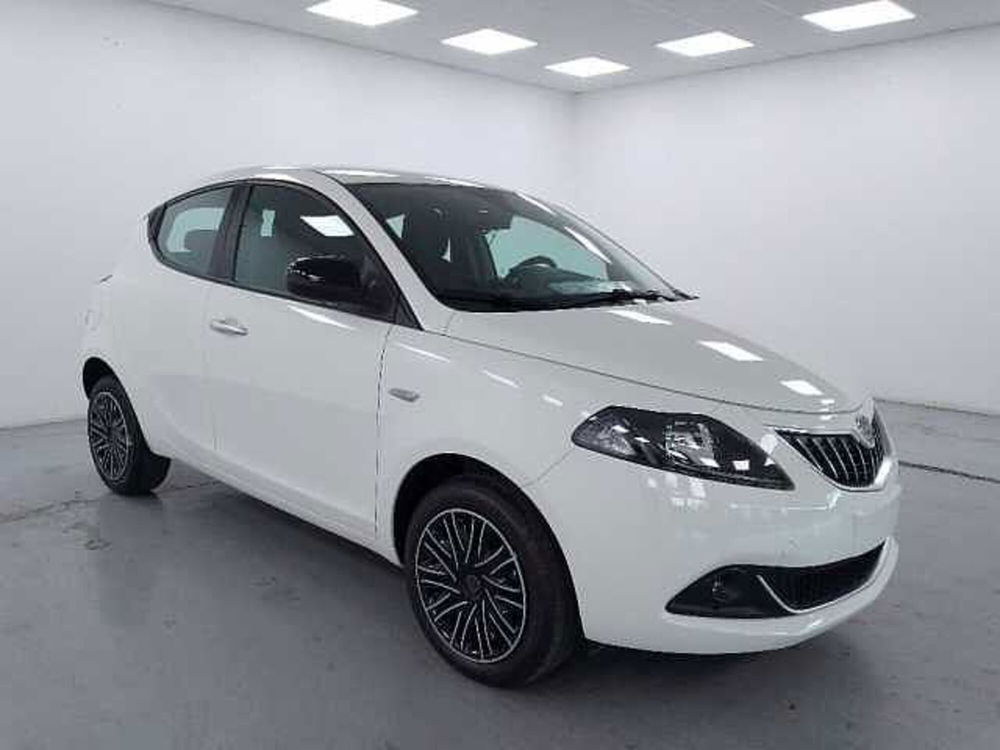 Lancia Ypsilon nuova a Cuneo (3)