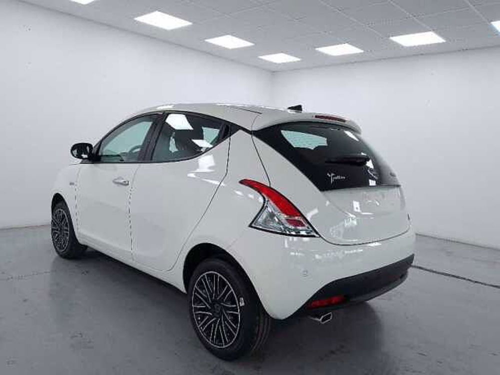 Lancia Ypsilon nuova a Cuneo (6)